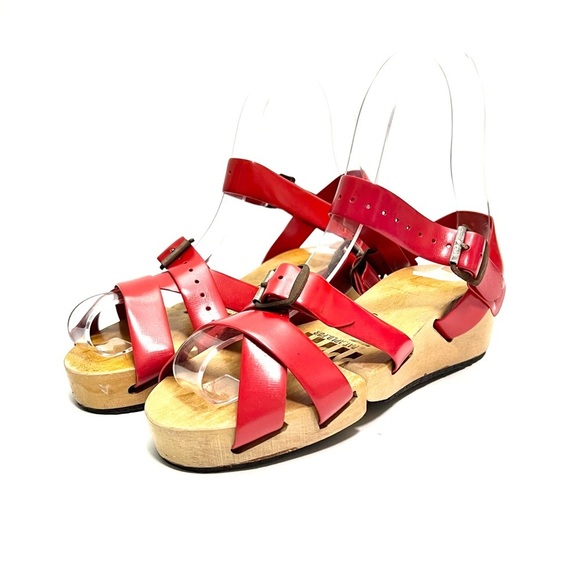 FLEXICLOGS | Vintage 1950s red strappy vinyl articulated wooden sole sandals - Picture 6 of 8